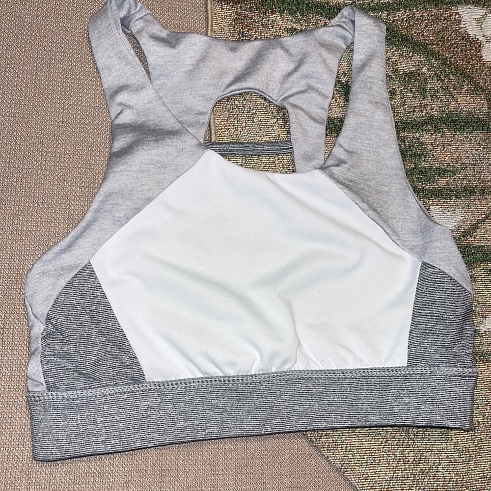 IBody white with gray side panels and striped back panel sz M EUC